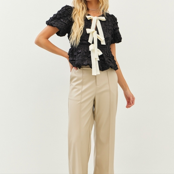 Bubble Babydoll Blouse with Textured Fabric and Contrast Bow - Picture 11 of 16